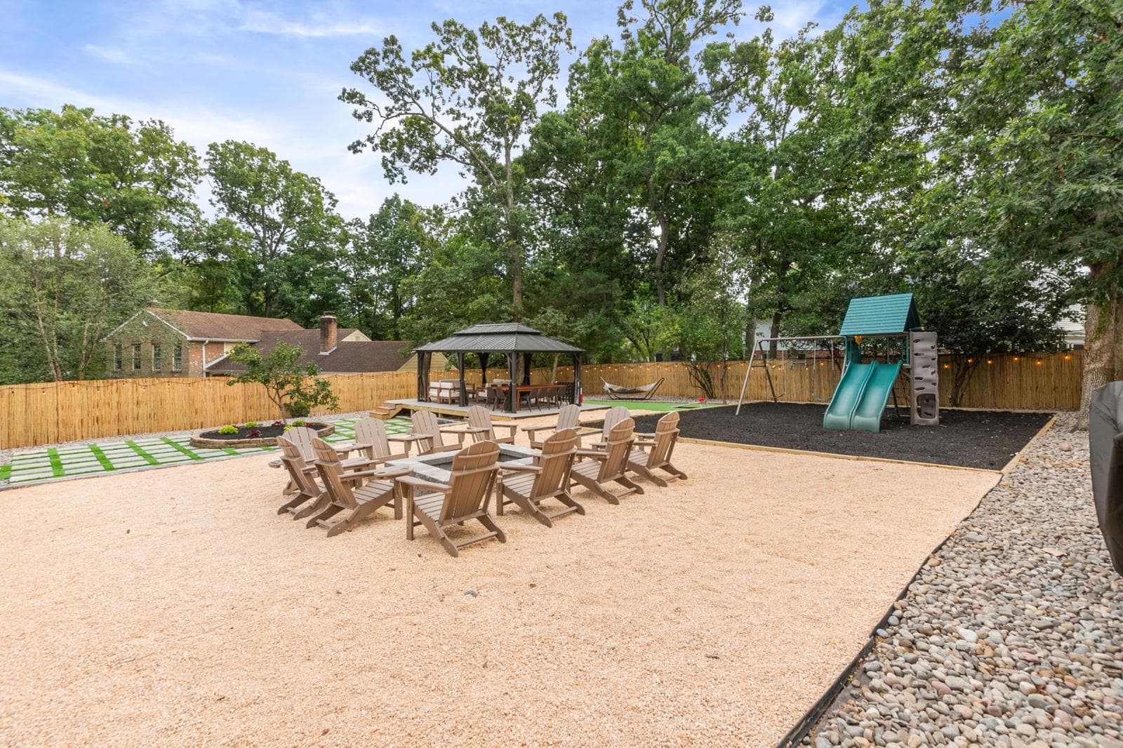 Tysons hills covered patio with screening — Tysons, VA